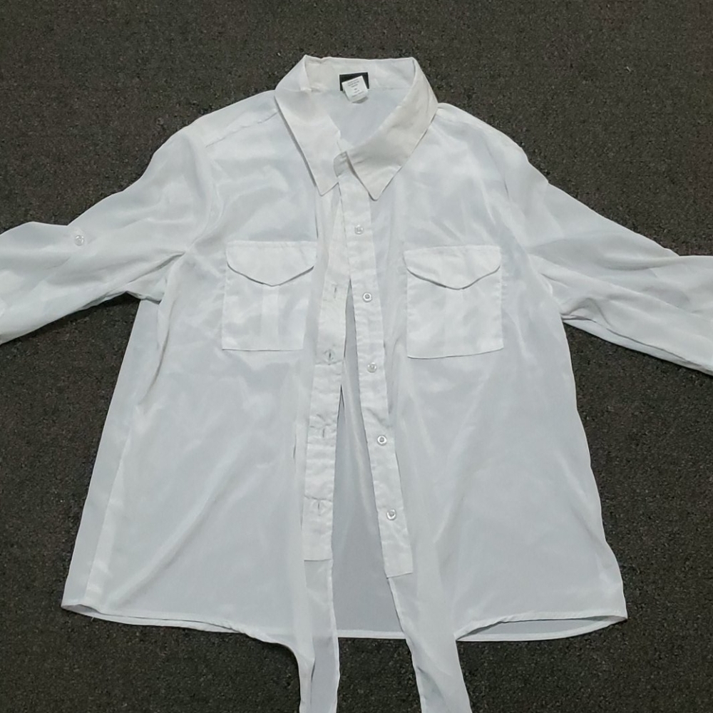 Salon Studio, Size Med. White Button Up.